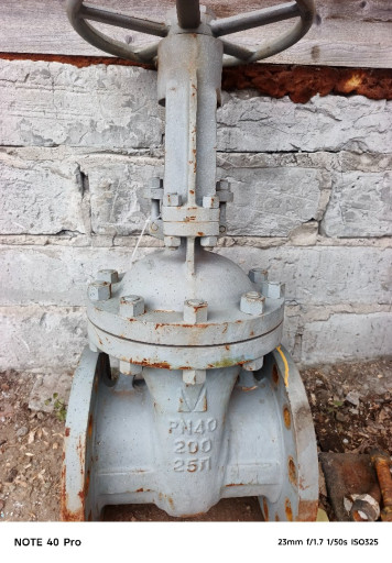 Продам задвижку ду200ру4​0
