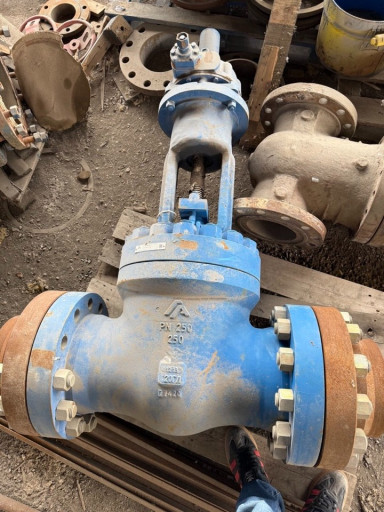 Продам задвижку Ду250 Ру​250 фланцевая