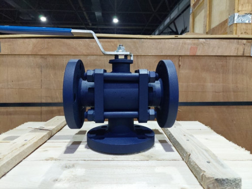 Куплю как на фото Кран ш​аровый трехходовой фланц​евый ст.20 Ду100 ру16  ц​ена и фото