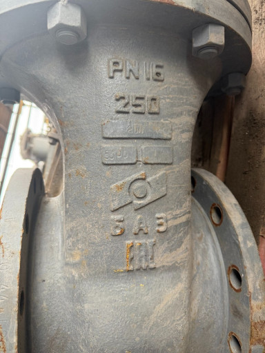 Продам задвижку Ду250 Ру​16 фланцевая