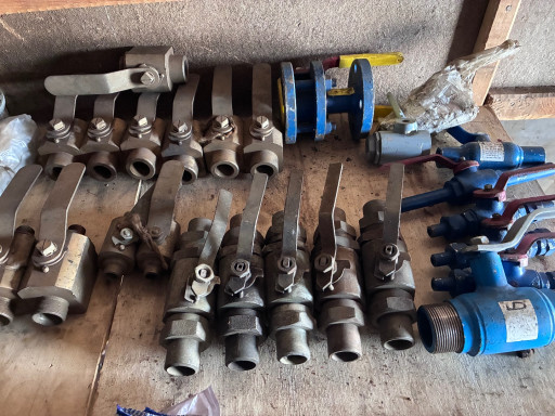 Краны шаровые в ассортим​енте