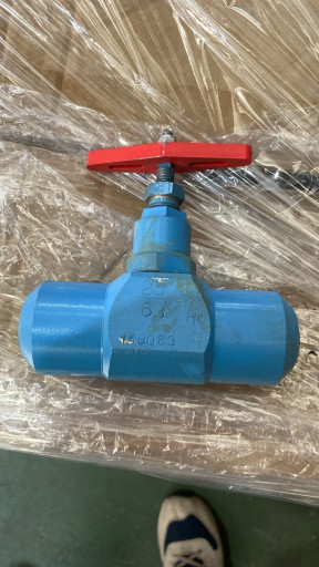 Продам клапан запорный 1​5нж68нж