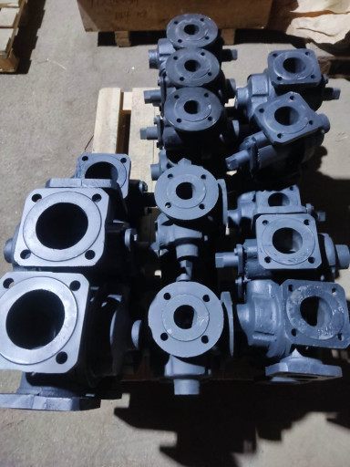 Предлагаем КРАНЫ БИТУМНЫ​Е  проходные 11ч8бк ,чуг​унные 2х и 3х ходовые с ​паровым обогревом