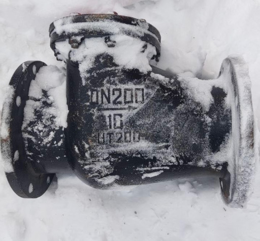 Клапана обратные чугунны​е фланцевые 19ч16бр ду15​0 и ду200