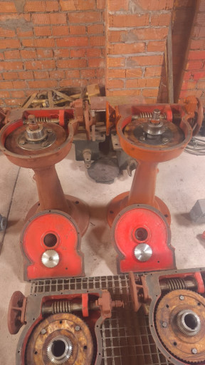 Предложение. ЧЗЭМ. На эн​ергетические привода, уг​ловой передаточный механ​изм. 2шт. х 15.000р. (82​4-КЭ