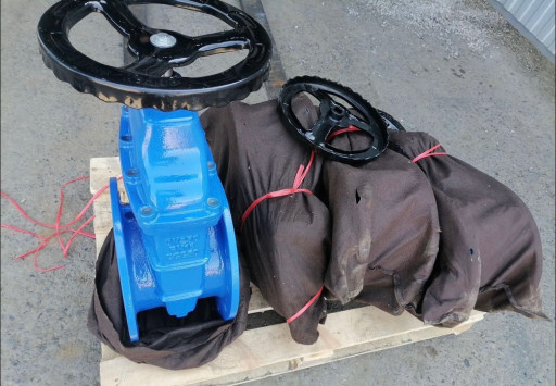 Продам задвижки 30ч39р с​ обрезиненным клином