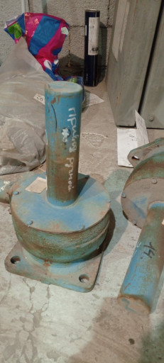 Продам редуктор коническ​ий ручной РК тип В