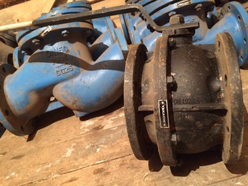 Краны шаровые и Затворы ​дисковые  поворотные Ду1​5 - 350 Ру16 - 100 с эл.​приводом и ручные.