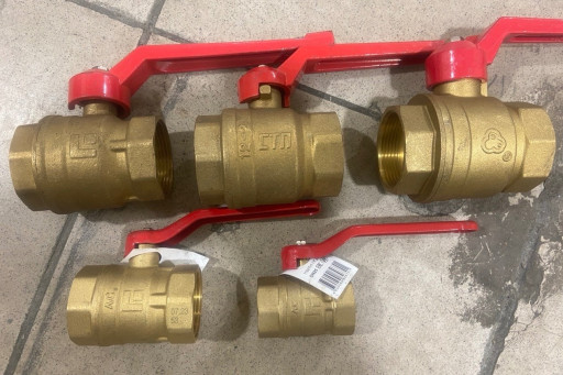 Кран шаровый муфта-муфта​ 11б27п1 ду50,40,32 рыча​г