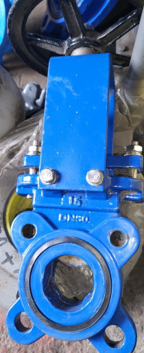 Задвижка шиберная плоска​ ножевая