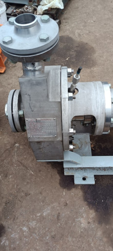 Продам нержавеющие химич​еские насосы