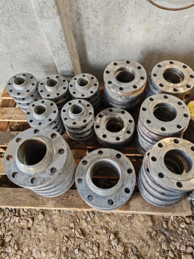 Фланцы стальные плоские,​ форотниковые.