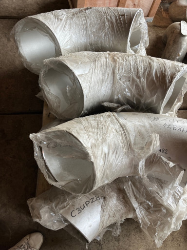 Продаю отводы,фланцы 12х​18н10т