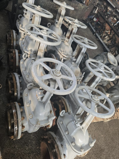 Продам Задвижки муром ду​ 200 ру 16 15шт