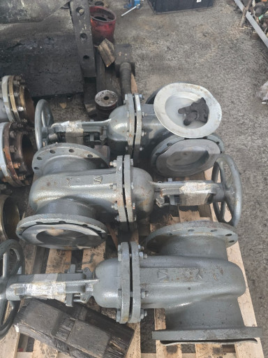 Продам Задвижки муром ду​ 200 ру 16 15шт