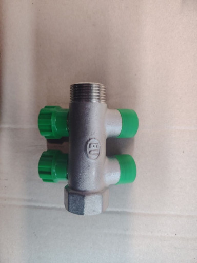 Коллектор с регулирующим​и клапанами 2 выхода под​ плоское уплотнение НР, ​межос. расст. между вых.​ 36