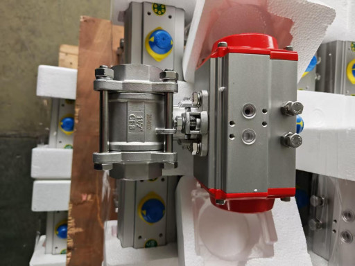 3PC BALL VALVE WITH SING​LE ACTING PNEUMATIC ACTU​ATOR