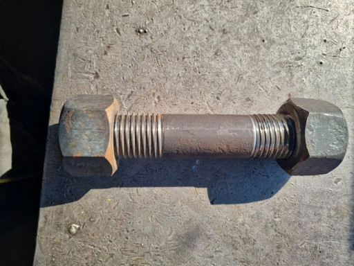 Шпилька с гайками м42×24​0 ст35