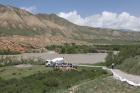 Место торжественной церемониии разворота строительства Верхне-Нарынского каскада ГЭС в Киргизии